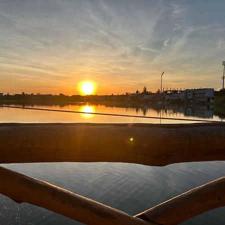 Tahiti Sunshine - Chatka Na Vode Senec Exterior foto