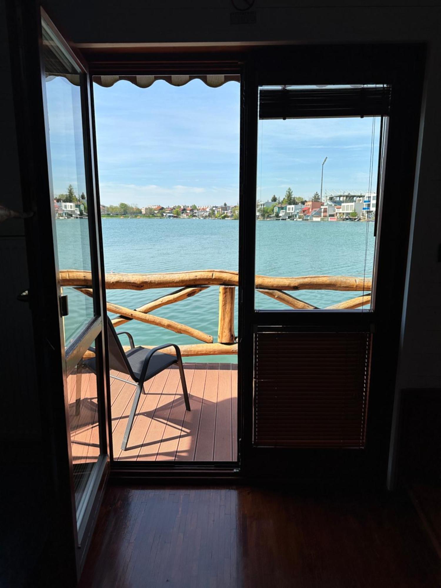 Tahiti Sunshine - Chatka Na Vode Senec Exterior foto