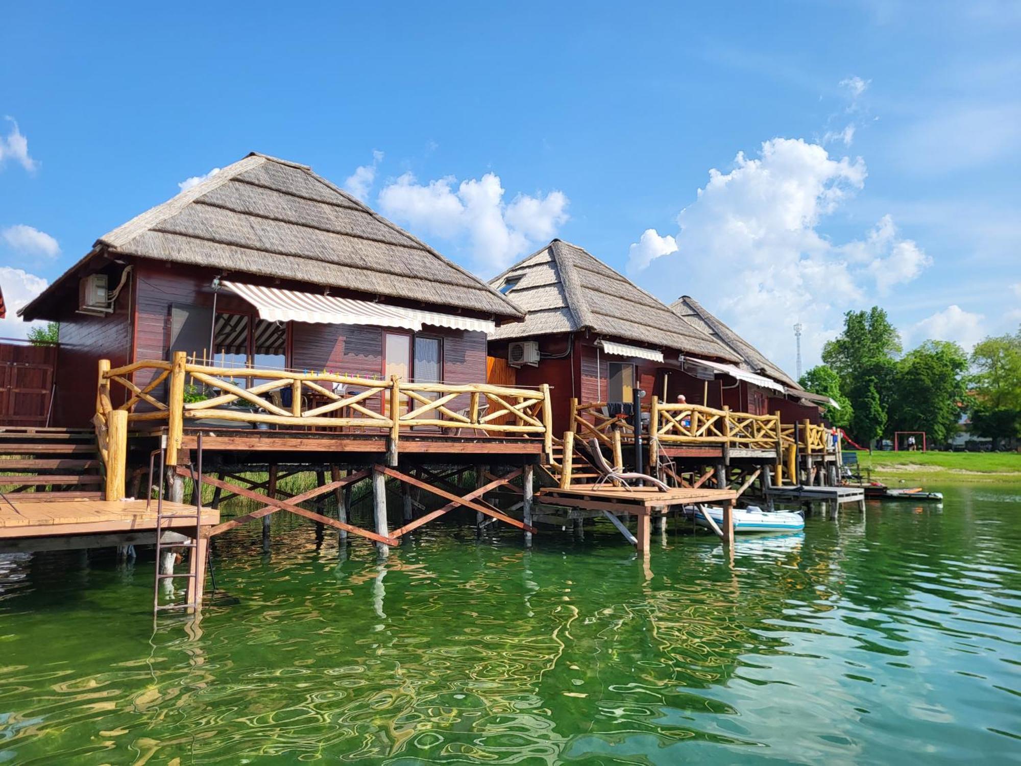 Tahiti Sunshine - Chatka Na Vode Senec Exterior foto